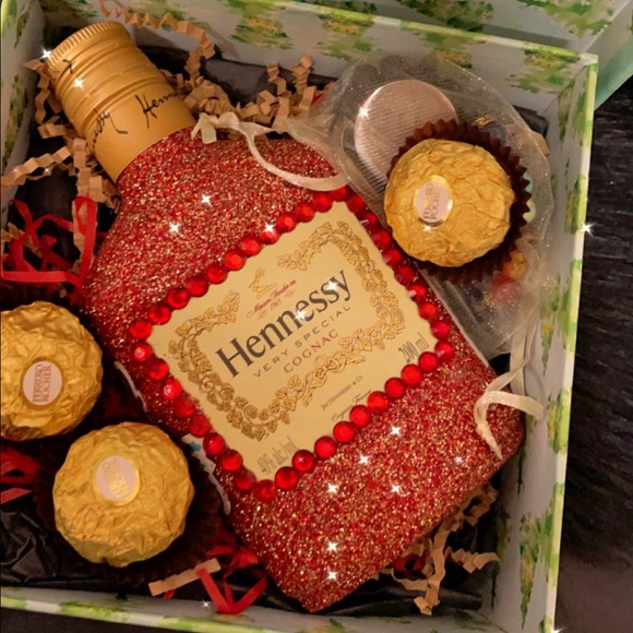 Christmas Gifts ( Christmas Baskets) - Picture 1 of 3